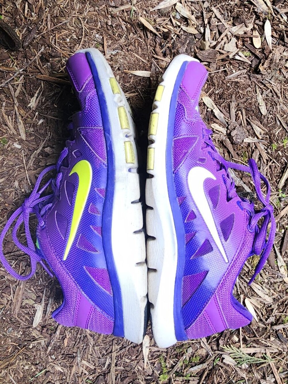 GUC Women's Nike sz 8 sneakers 👟 Purple & Neon Yellow